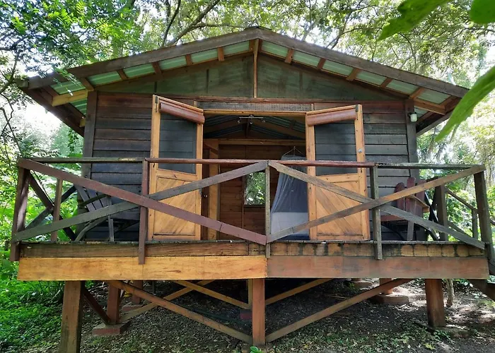 Pet Friendly hotel: Mombacho Lodge